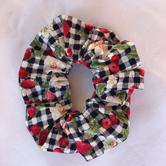 Handmade Accessories - Handmade Scrunchie ‘PICNIC’